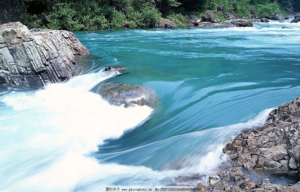 高山树林河水高山流水绿树急流风景画山水风景画山峰风景河流